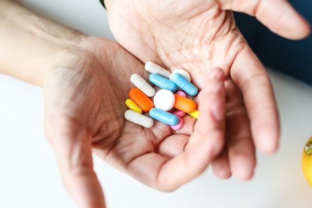 Criterios de adecuación y revisión estructurada de la medicación en pacientes polimedicados