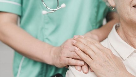 Salud y Familias inicia el diseño de una nueva Estrategia de Atención a la Cronicidad en Andalucía Foto de freepik
