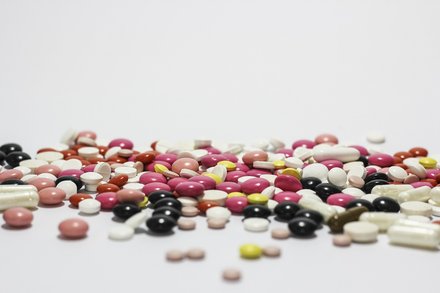 Paciente crónico, polifarmacia y transiciones asistenciales (Parte II): adecuación, adherencia y desprescripción Image by Ewa Urban from Pixabay