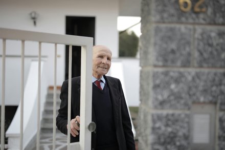Foto de Andrea Piacquadio: https://www.pexels.com/es-es/foto/hombre-en-traje-negro-de-pie-abriendo-la-puerta-3831563/ Foto de Andrea Piacquadio: https://www.pexels.com/es-es/foto/hombre-en-traje-negro-de-pie-abriendo-la-puerta-3831563/